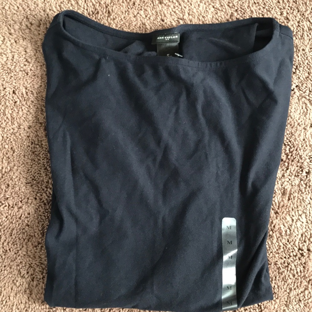 ⭐️3/$20 Medium navy Ann Taylor tank